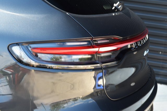Certified 2025 Porsche Macan image 16
