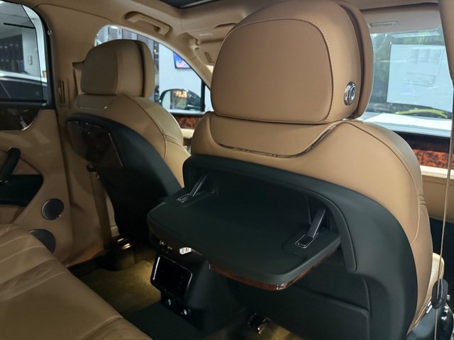 Used 2017 Bentley Bentayga AWD/4WD image 17