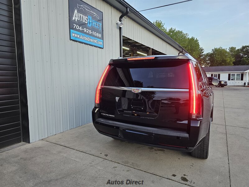 Used 2015 Cadillac Escalade Luxury AWD/4WD image 10