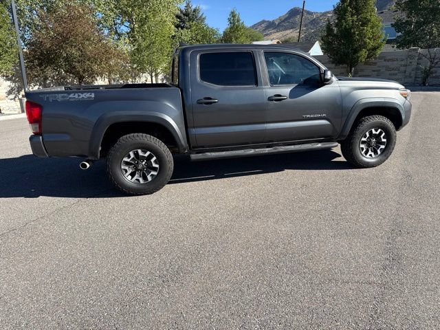 Used 2016 Toyota Tacoma TRD Off-Road AWD/4WD image 10