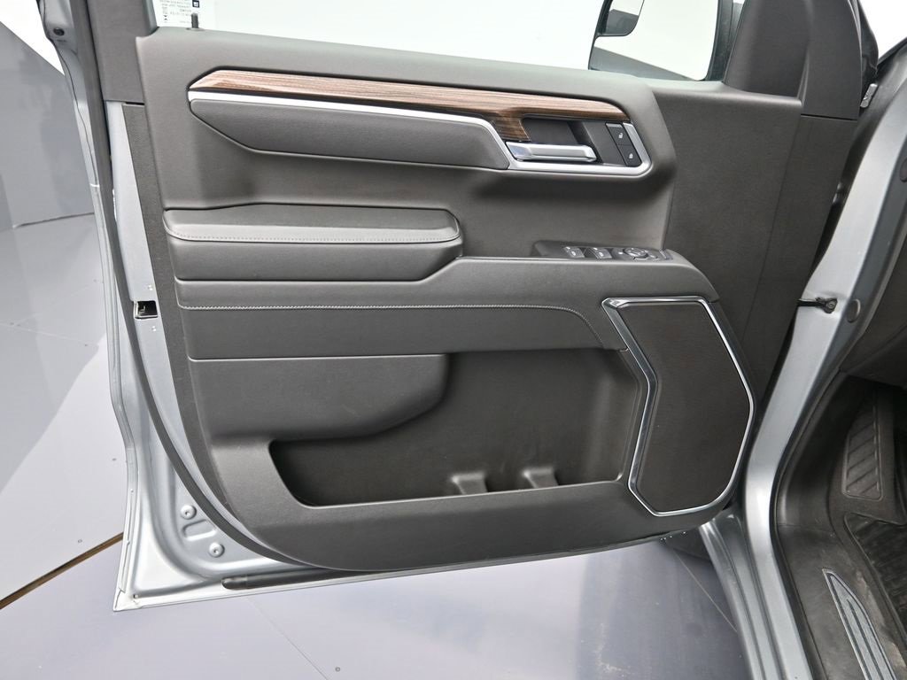 Used 2025 Chevrolet Silverado 1500 LT image 11