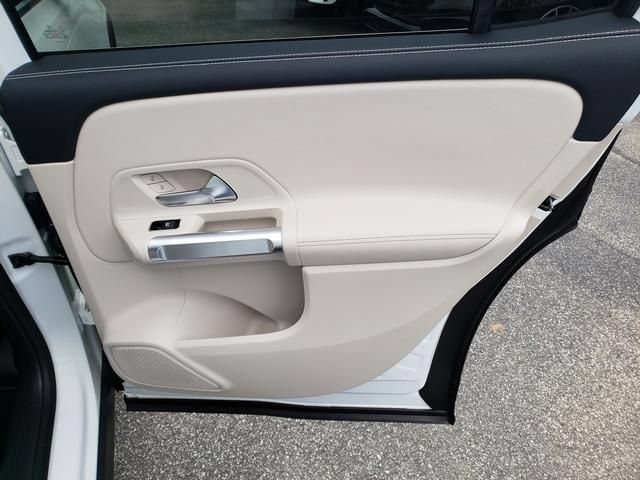 New 2025 Mercedes-Benz GLB 250 4MATIC image 15