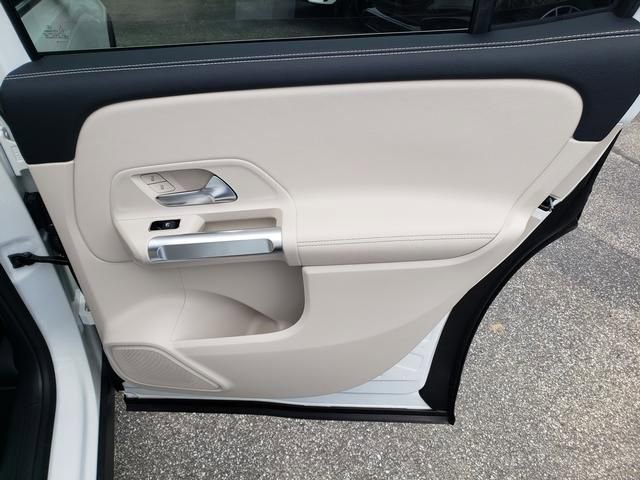 New 2025 Mercedes-Benz GLB 250 4MATIC image 15