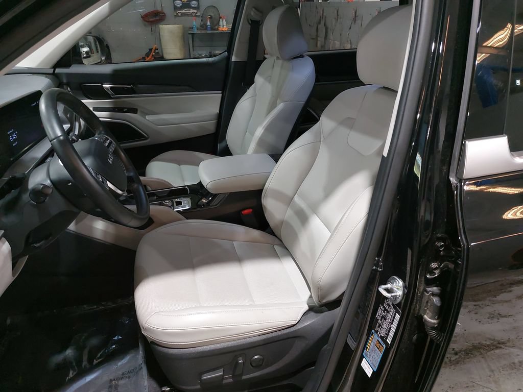 Used 2025 Kia Telluride S AWD/4WD image 16