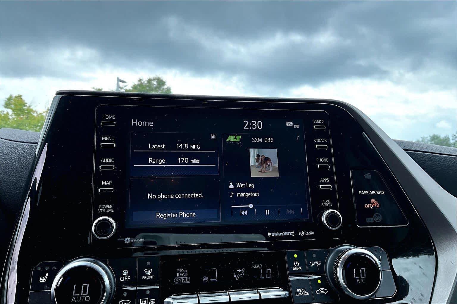 Used 2022 Toyota Highlander XLE AWD/4WD image 33