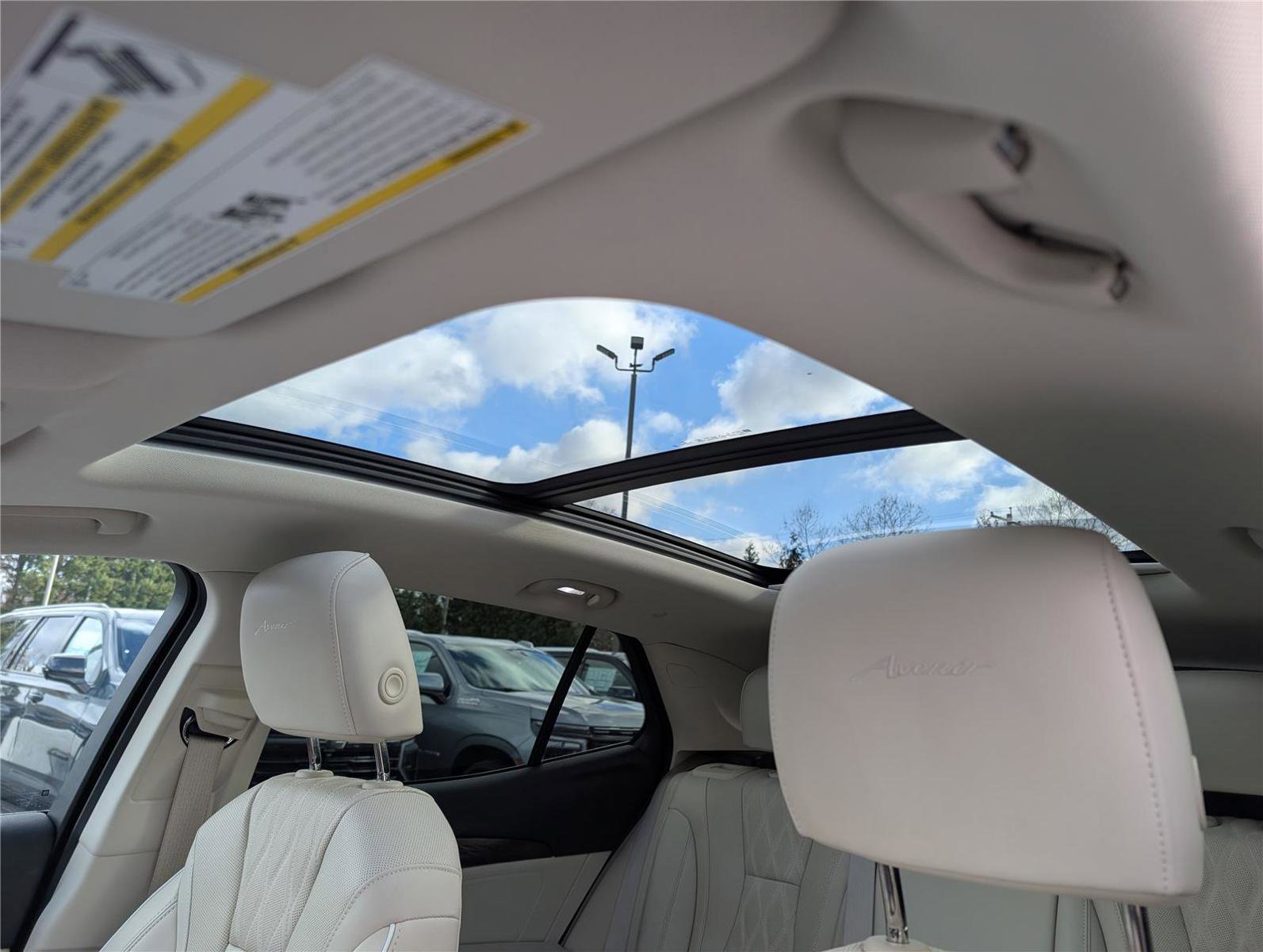 Used 2023 Buick Envision Avenir image 35