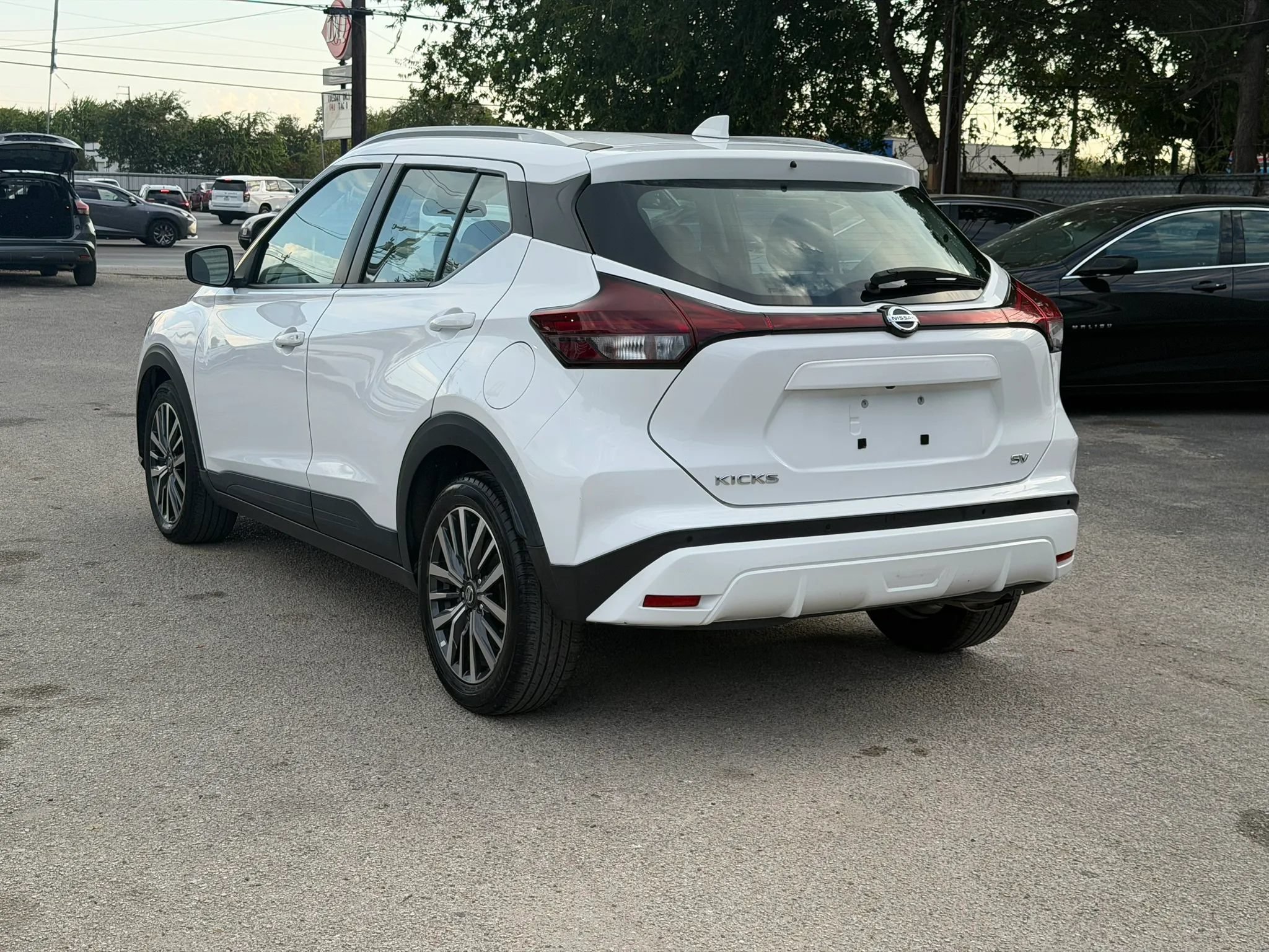 Used 2021 Nissan Kicks SV FWD image 7