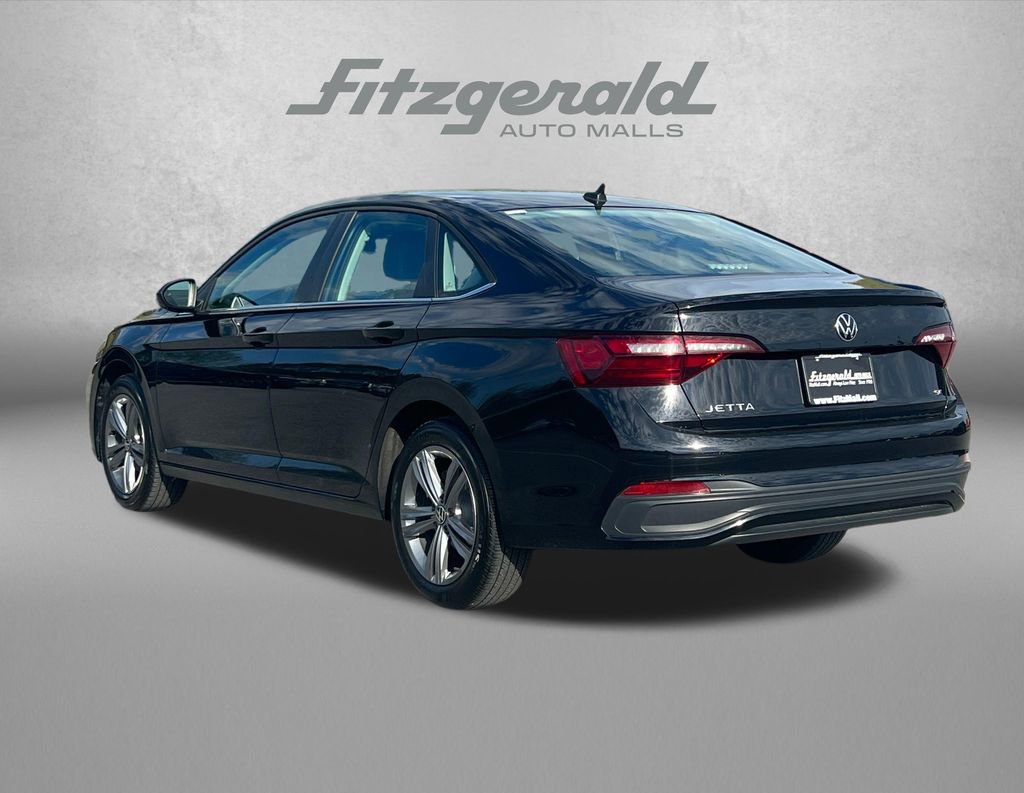 Used 2024 Volkswagen Jetta SE FWD image 8