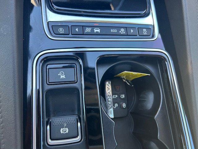 Used 2020 Jaguar F-PACE Prestige image 29