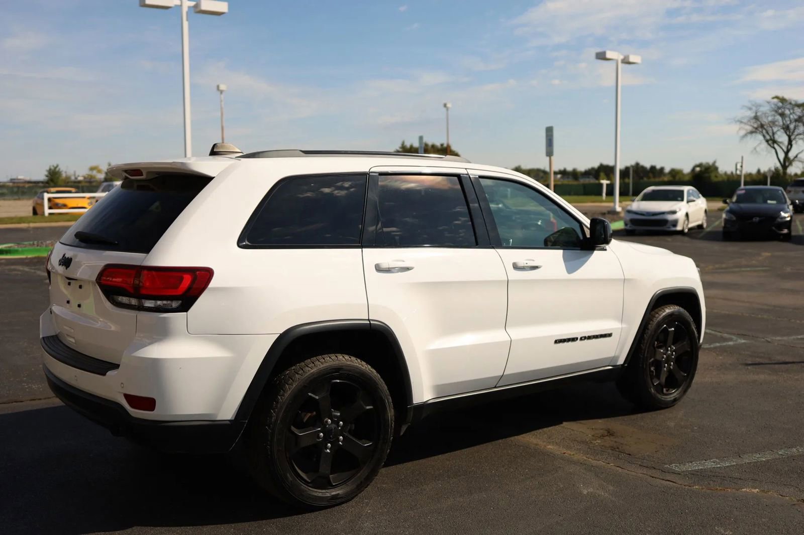 Used 2018 Jeep Grand Cherokee Laredo image 5