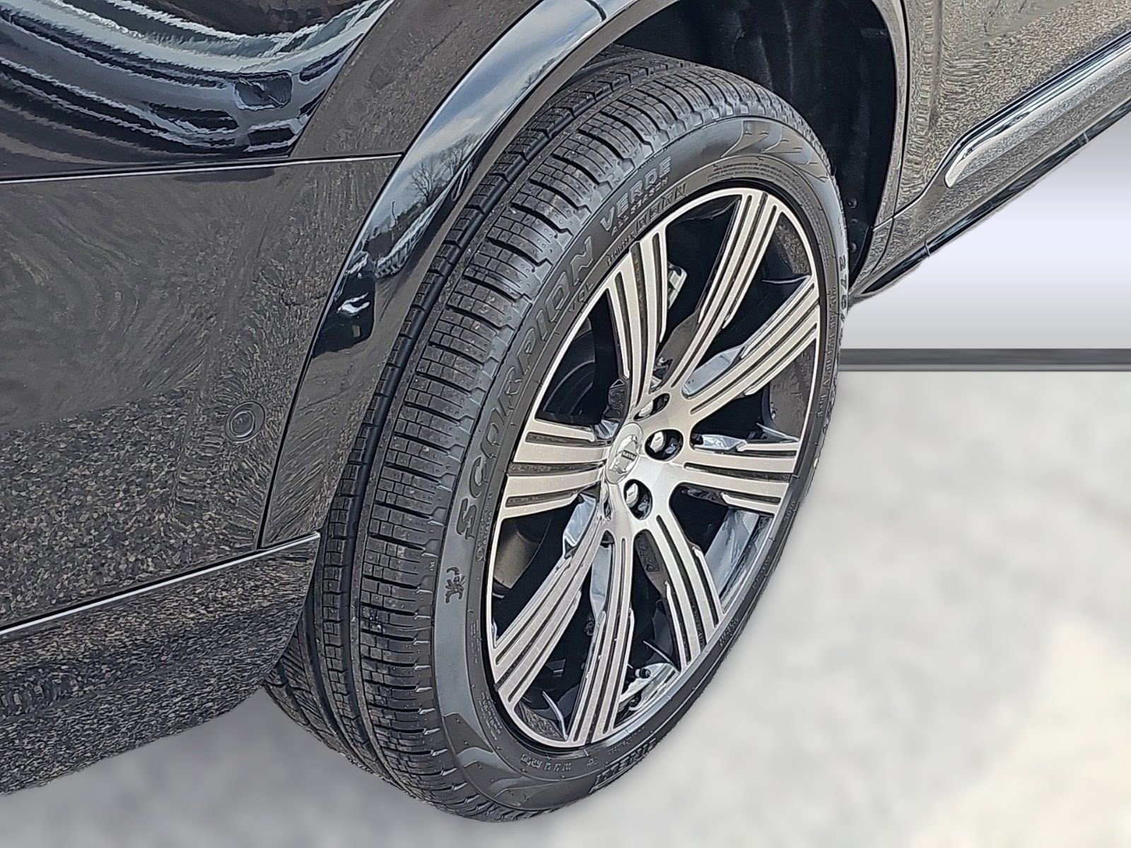 New 2024 Volvo XC90 T8 Plus w/ Protection Package Premier image 30