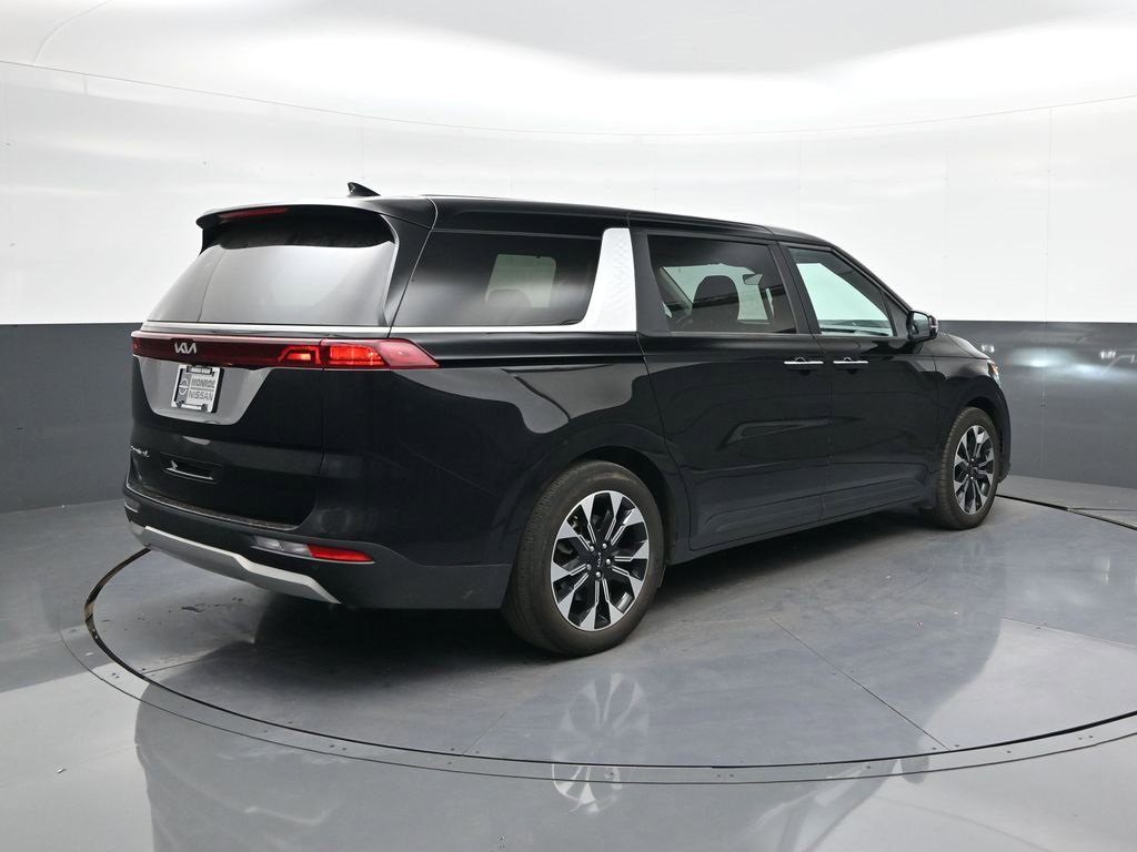 Used 2022 Kia Carnival EX image 7