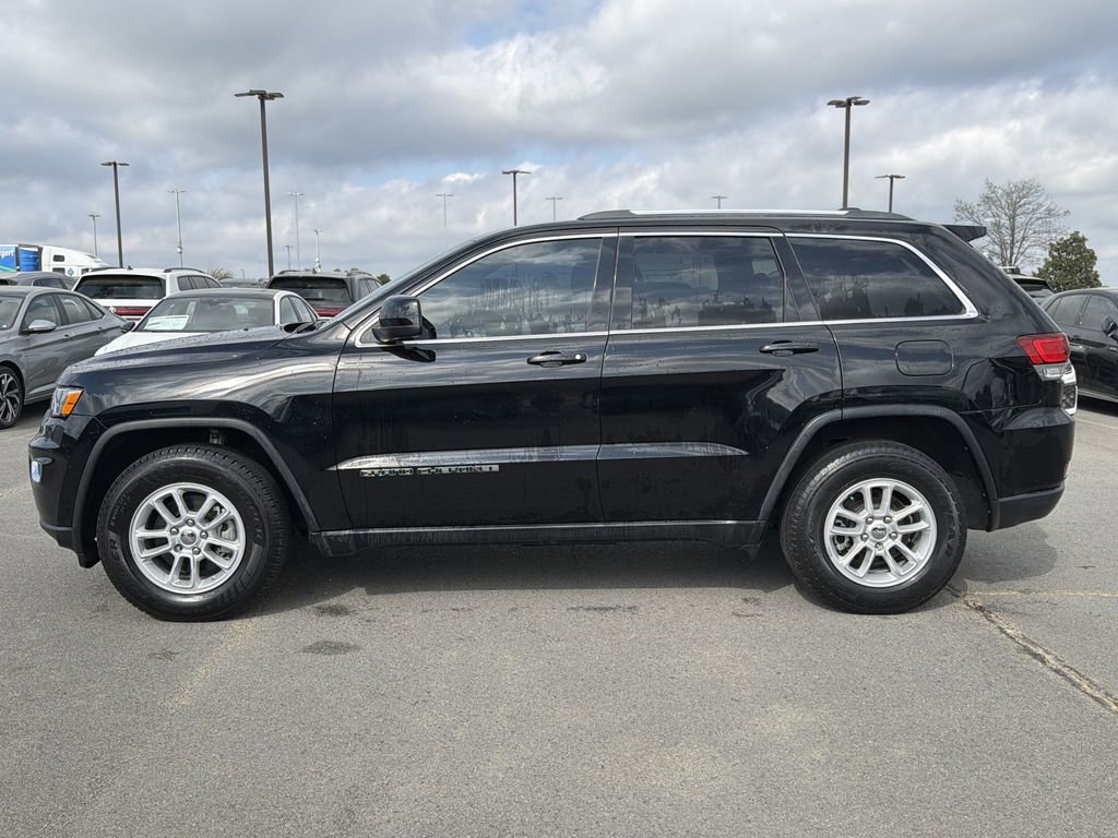 Used 2020 Jeep Grand Cherokee Laredo image 2