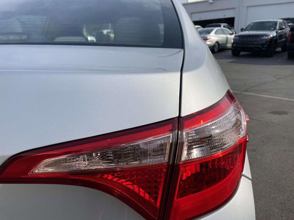 Used 2017 Toyota Corolla LE image 13