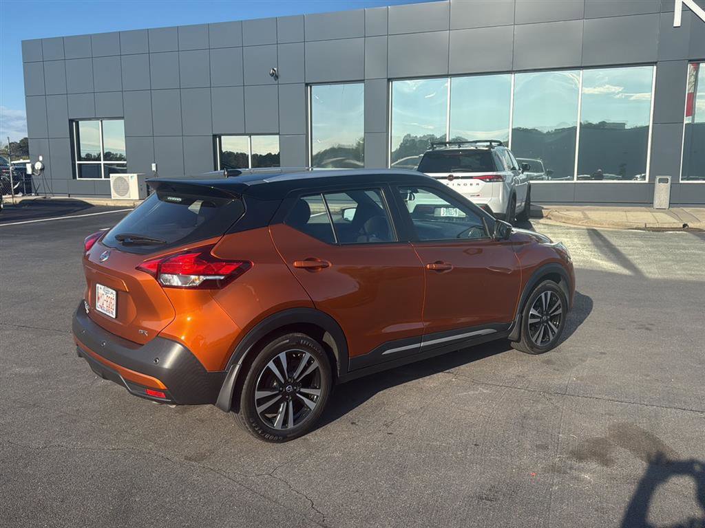 Used 2020 Nissan Kicks SR image 2