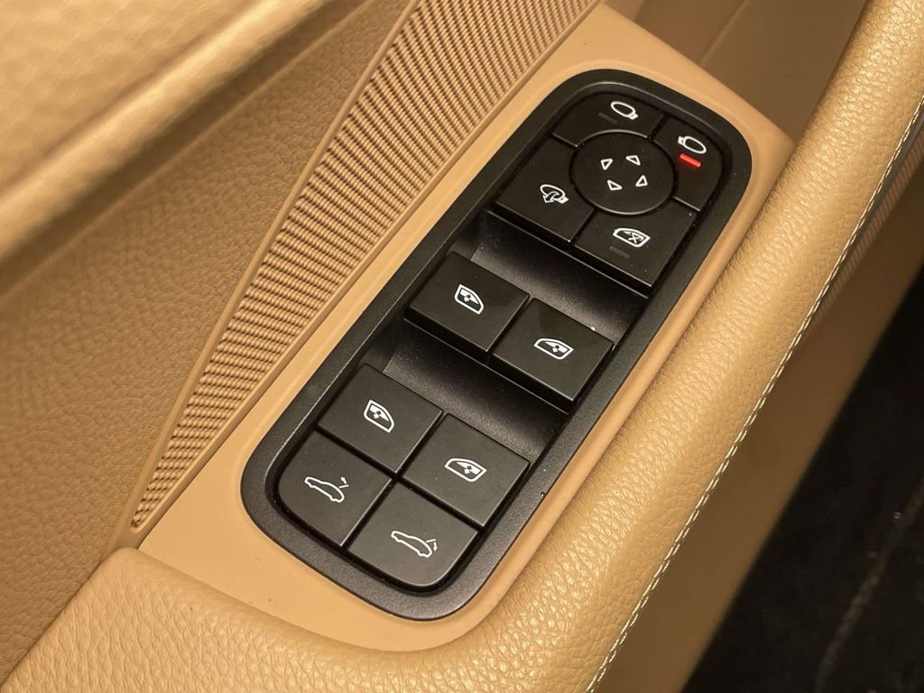 Certified 2022 Porsche Panamera 4 Platinum Edition image 38