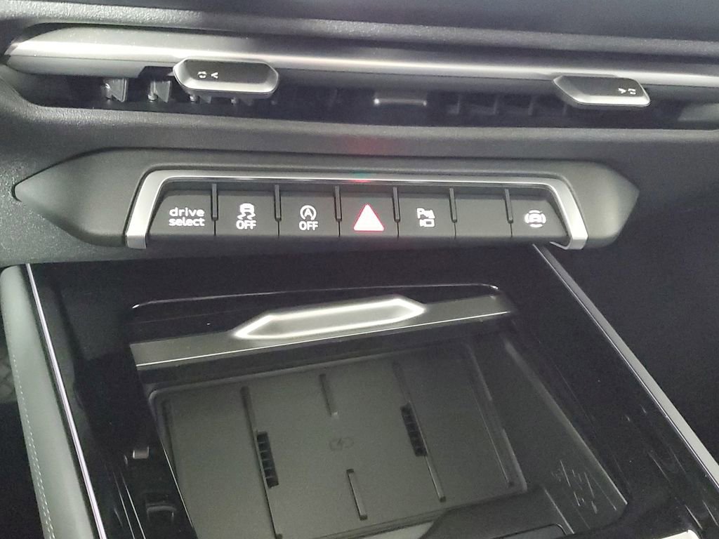 New 2026 Audi Q3 quattro 2.0T AWD/4WD image 33