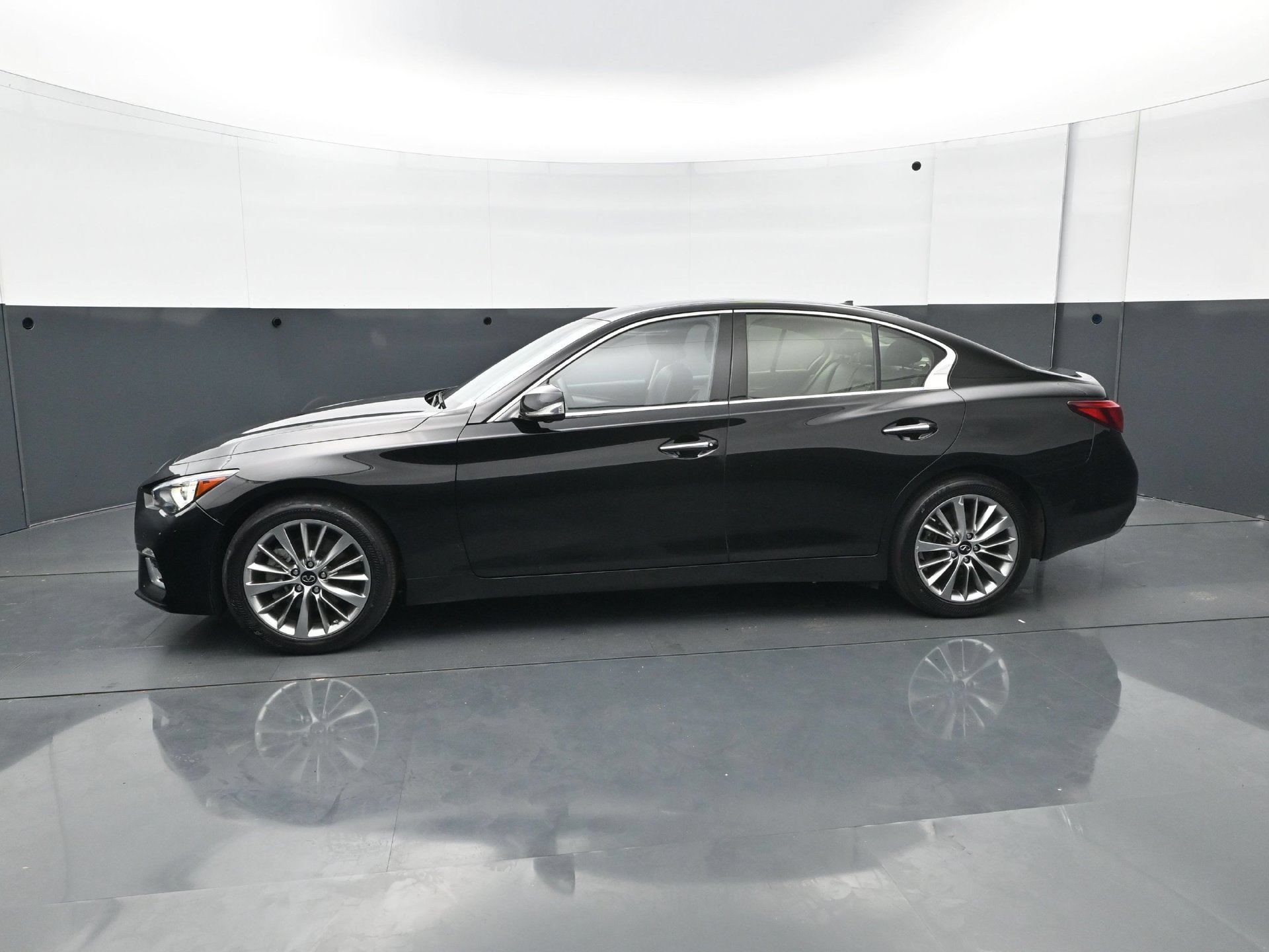 Used 2024 INFINITI Q50 Luxe AWD/4WD image 3