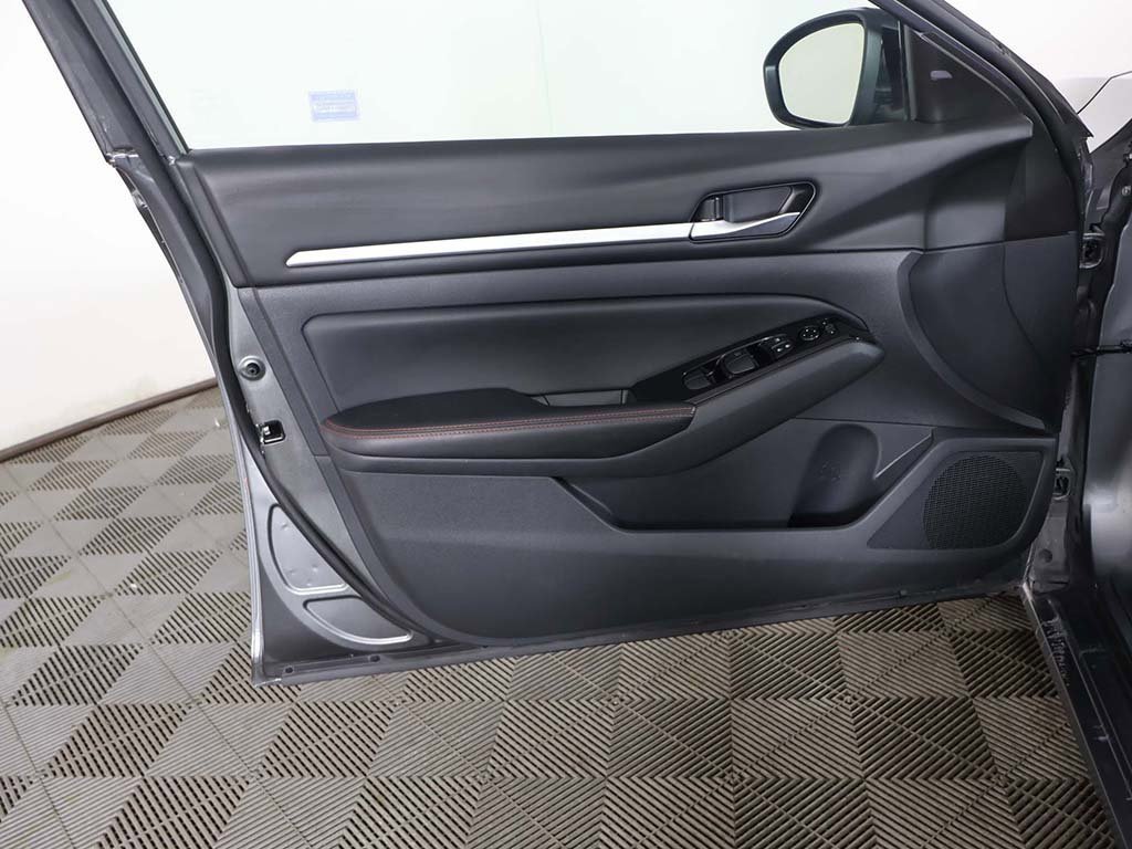 Used 2025 Nissan Altima 2.5 SR image 19