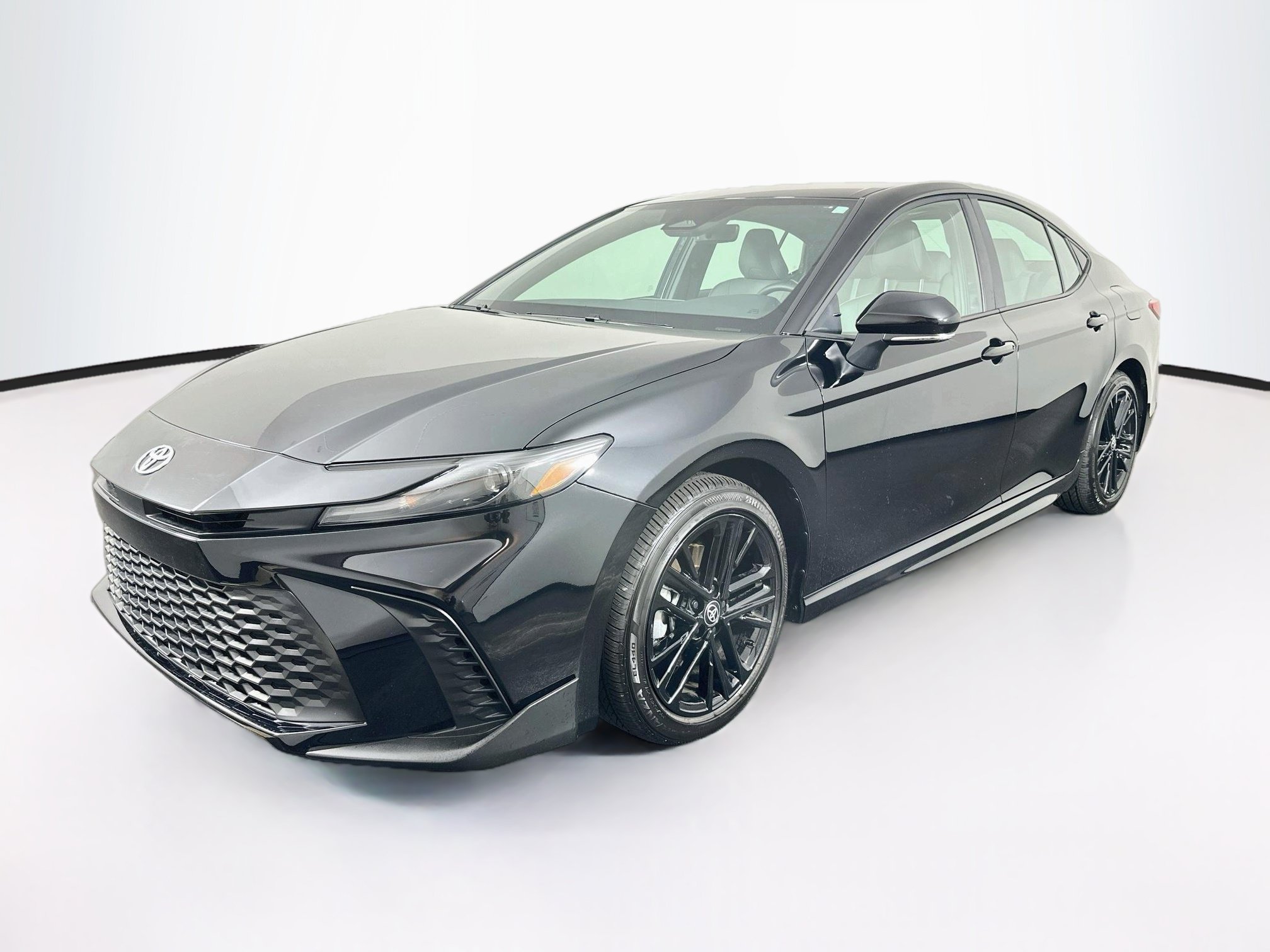 Used 2026 Toyota Camry SE w/ Convenience Package FWD image 3