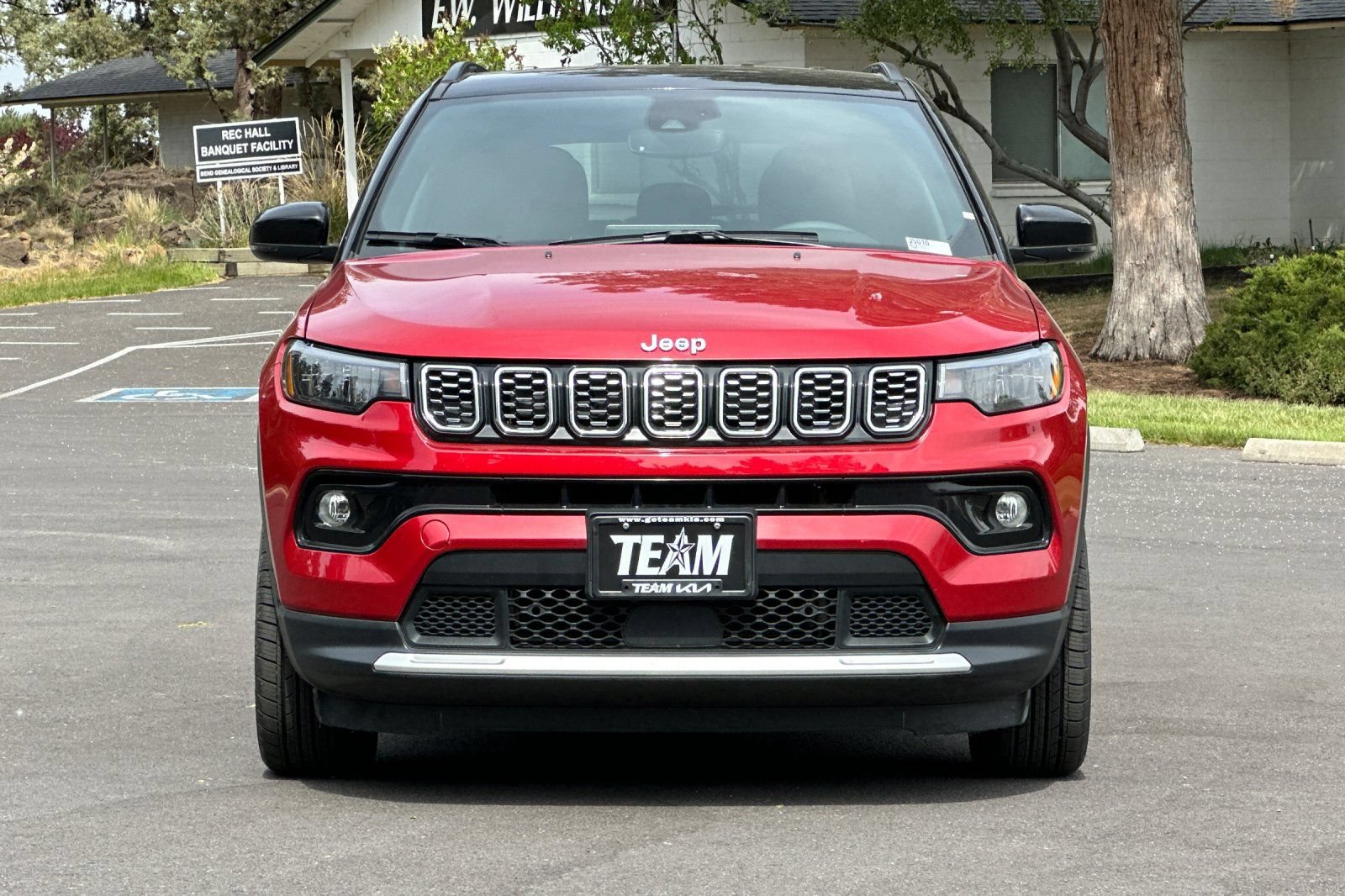Used 2025 Jeep Compass Limited AWD/4WD image 9