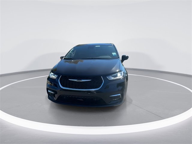 New 2026 Chrysler Pacifica Select image 3