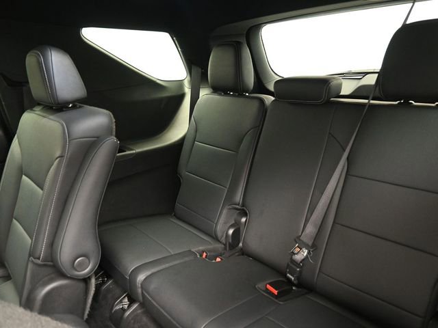 Used 2025 Chevrolet Traverse LT image 20