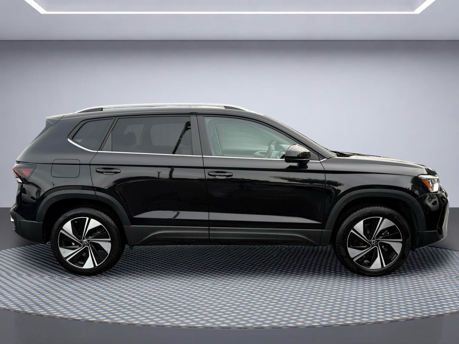 Used 2025 Volkswagen Taos SE AWD/4WD image 10