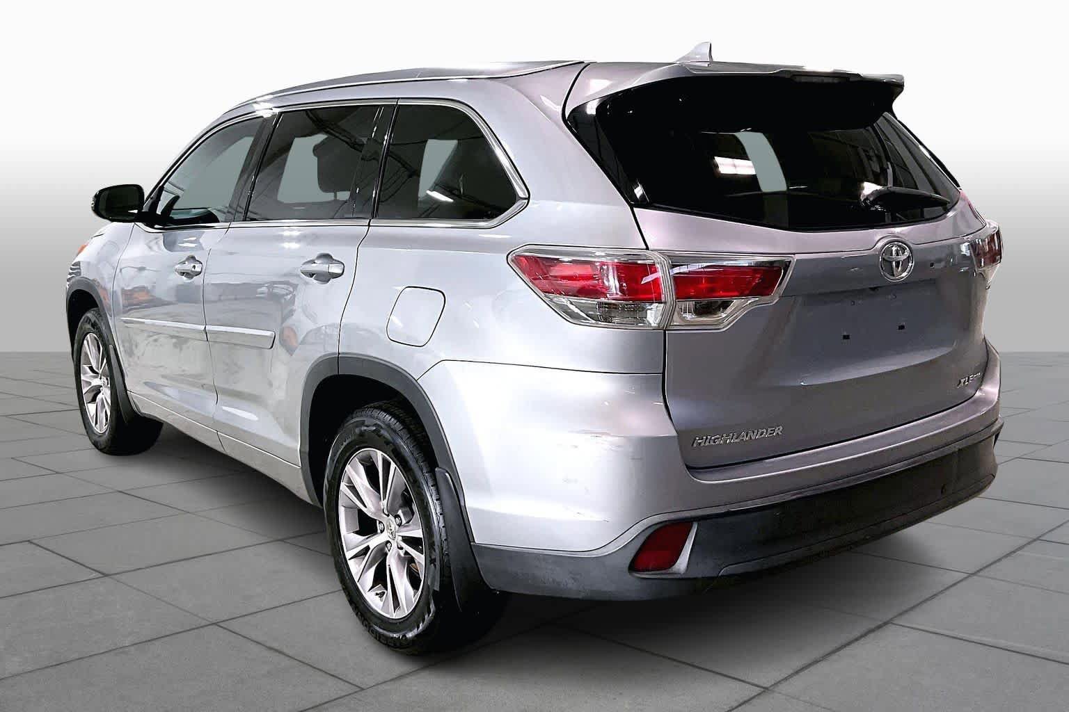Used 2014 Toyota Highlander XLE image 12
