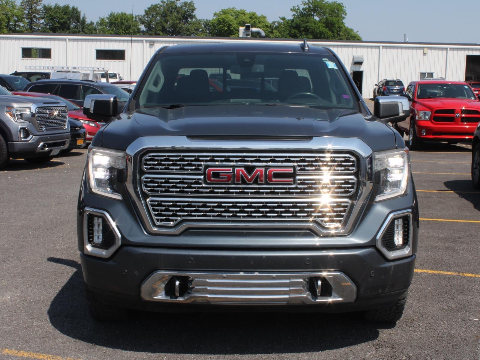 Used 2019 GMC Sierra 1500 Denali w/ Driver Alert Package II AWD/4WD image 2