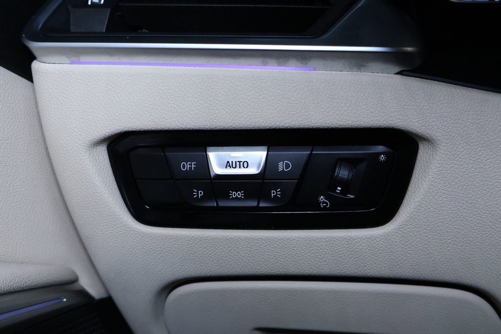 Used 2021 BMW 330i xDrive Sedan w/ Convenience Package image 28