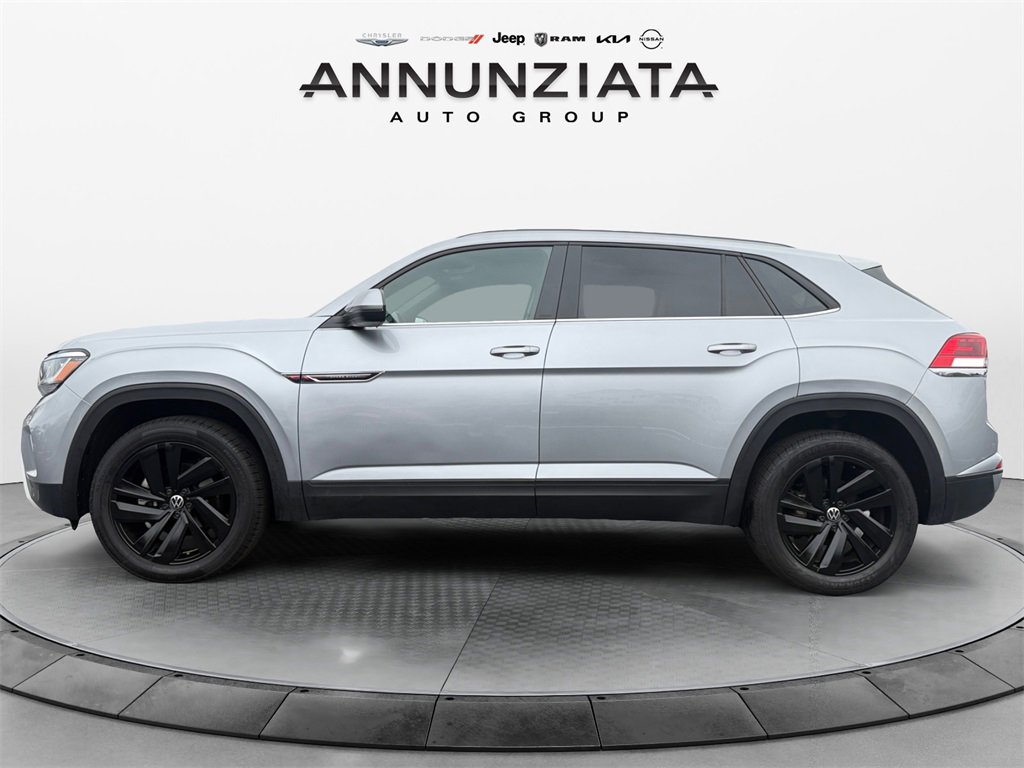 Used 2022 Volkswagen Atlas Cross Sport SE image 2
