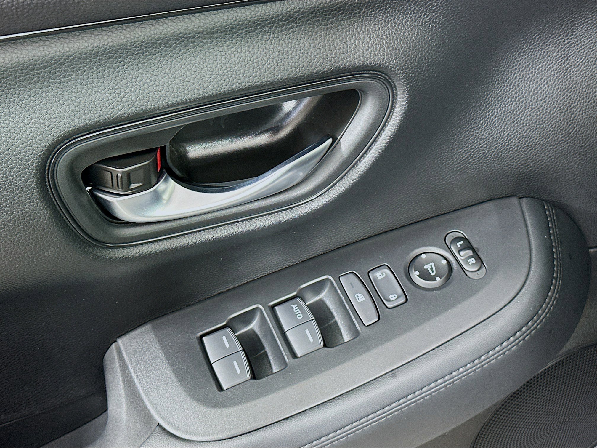 Used 2023 Honda HR-V LX image 15