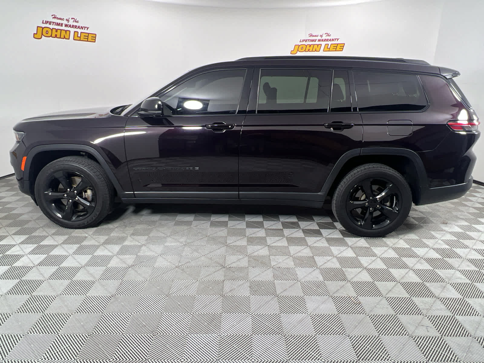 Used 2022 Jeep Grand Cherokee L Limited w/ Luxury Tech Group II RWD image 2