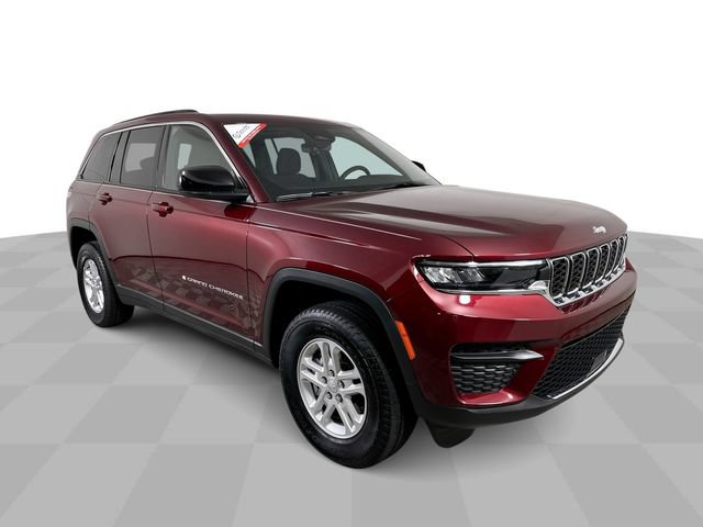 Used 2025 Jeep Grand Cherokee Laredo AWD/4WD image 2