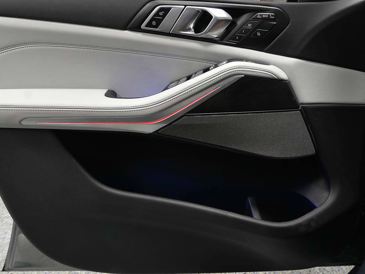 Certified 2024 BMW X7 xDrive40i w/ M Sport Package image 6