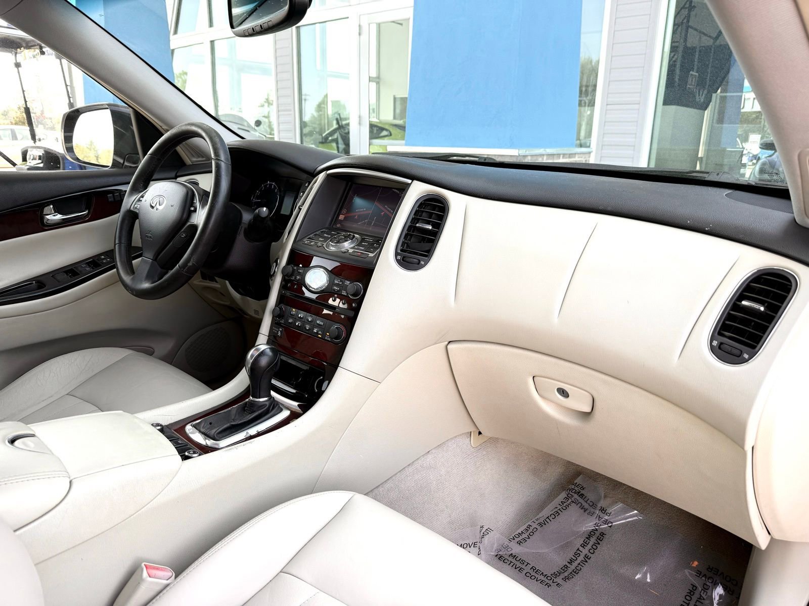 Used 2016 INFINITI QX50 2WD w/ Premium Plus Package image 32