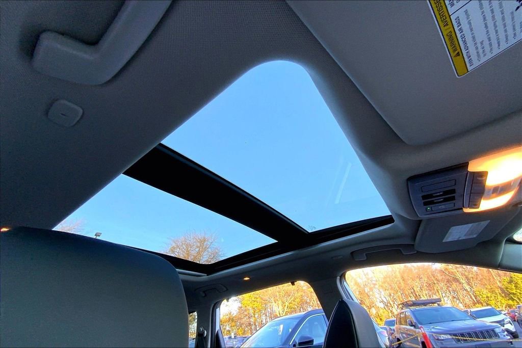 Used 2023 Nissan Rogue SV w/ SV Premium B Package image 19