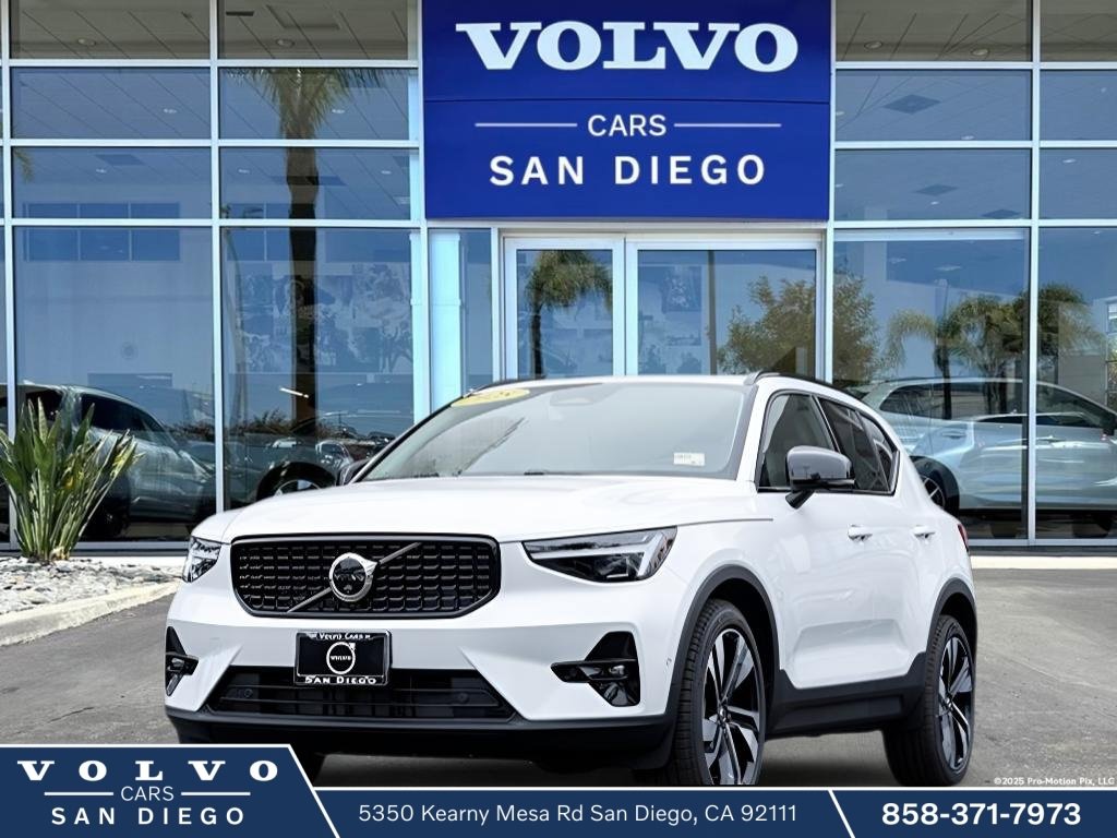 New 2025 Volvo XC40 B5 Plus w/ Climate Package