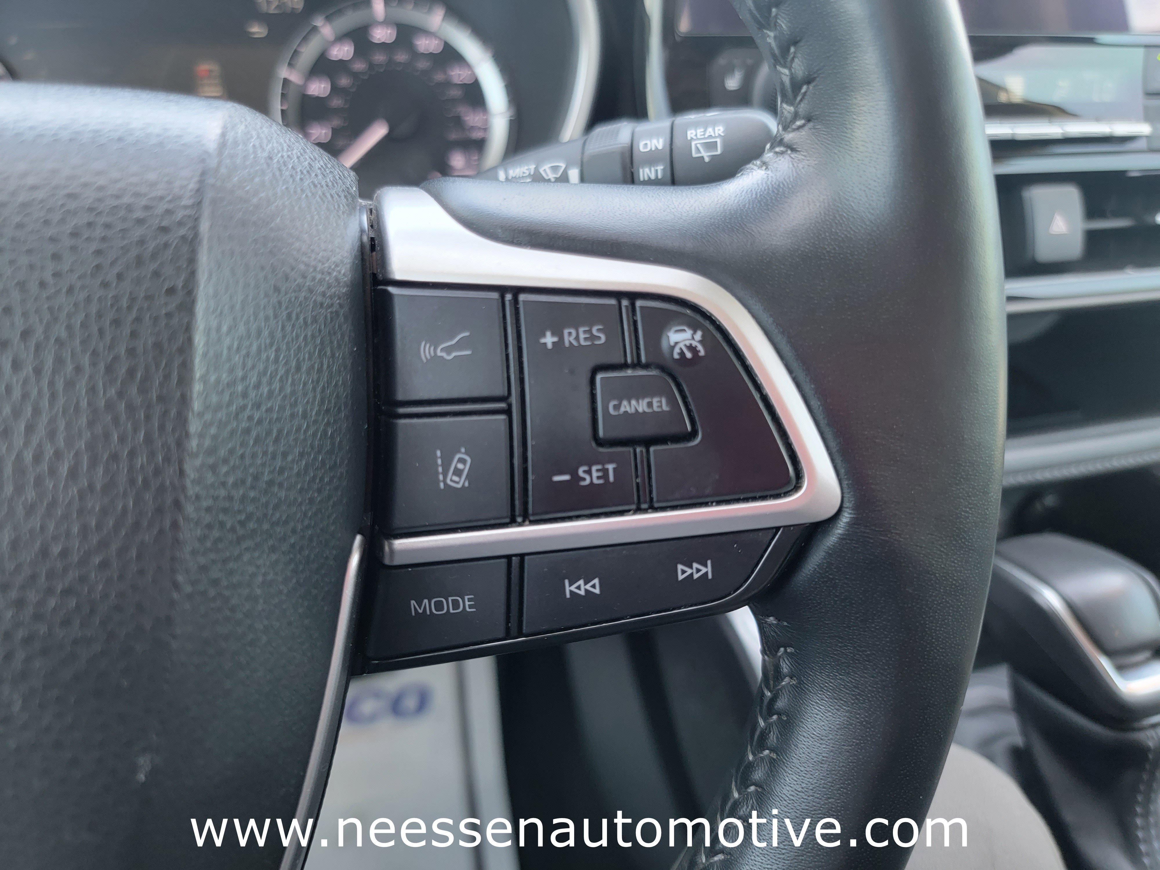 Used 2023 Toyota Highlander XLE image 21