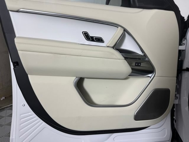 New 2026 Land Rover Range Rover SV AWD/4WD image 15