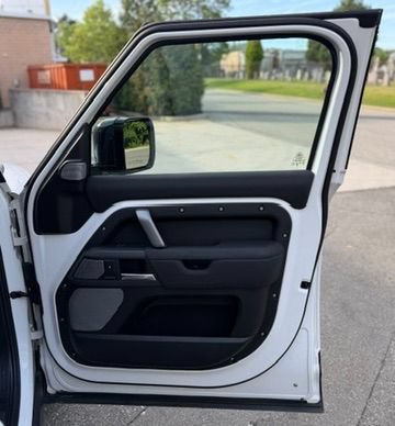 Used 2024 Land Rover Defender 130 X-Dynamic SE AWD/4WD image 23