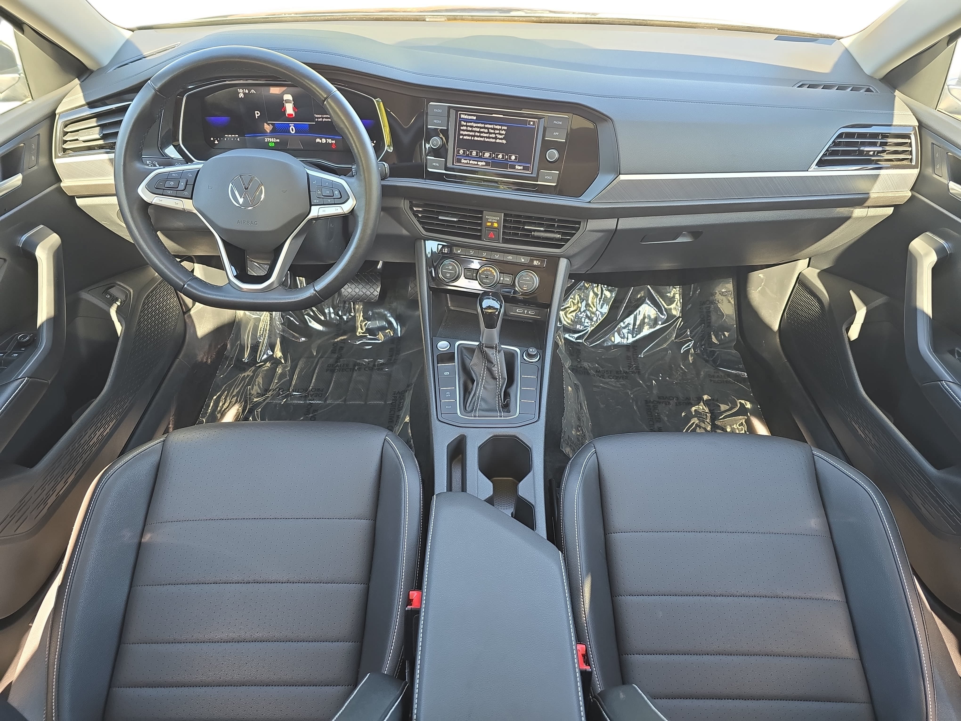 Certified 2023 Volkswagen Jetta SE w/ Panoramic Sunroof Package FWD image 9