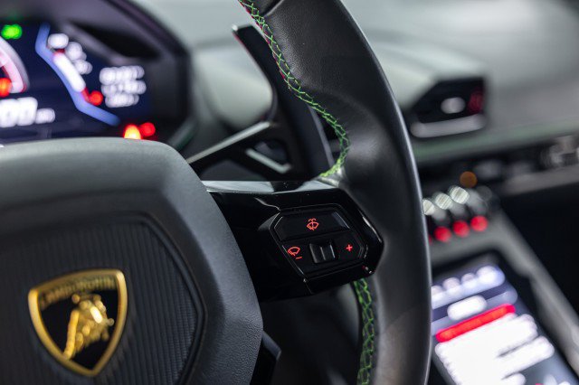 Used 2021 Lamborghini Huracan EVO RWD image 40