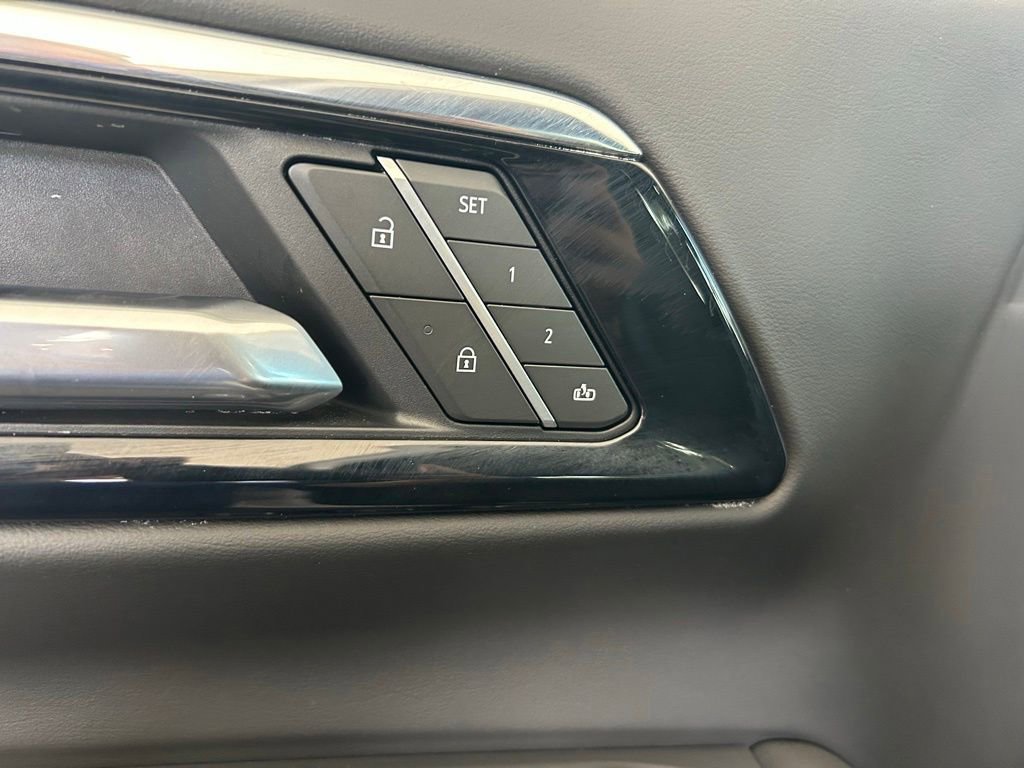 Used 2025 Chevrolet Tahoe High Country AWD/4WD image 41