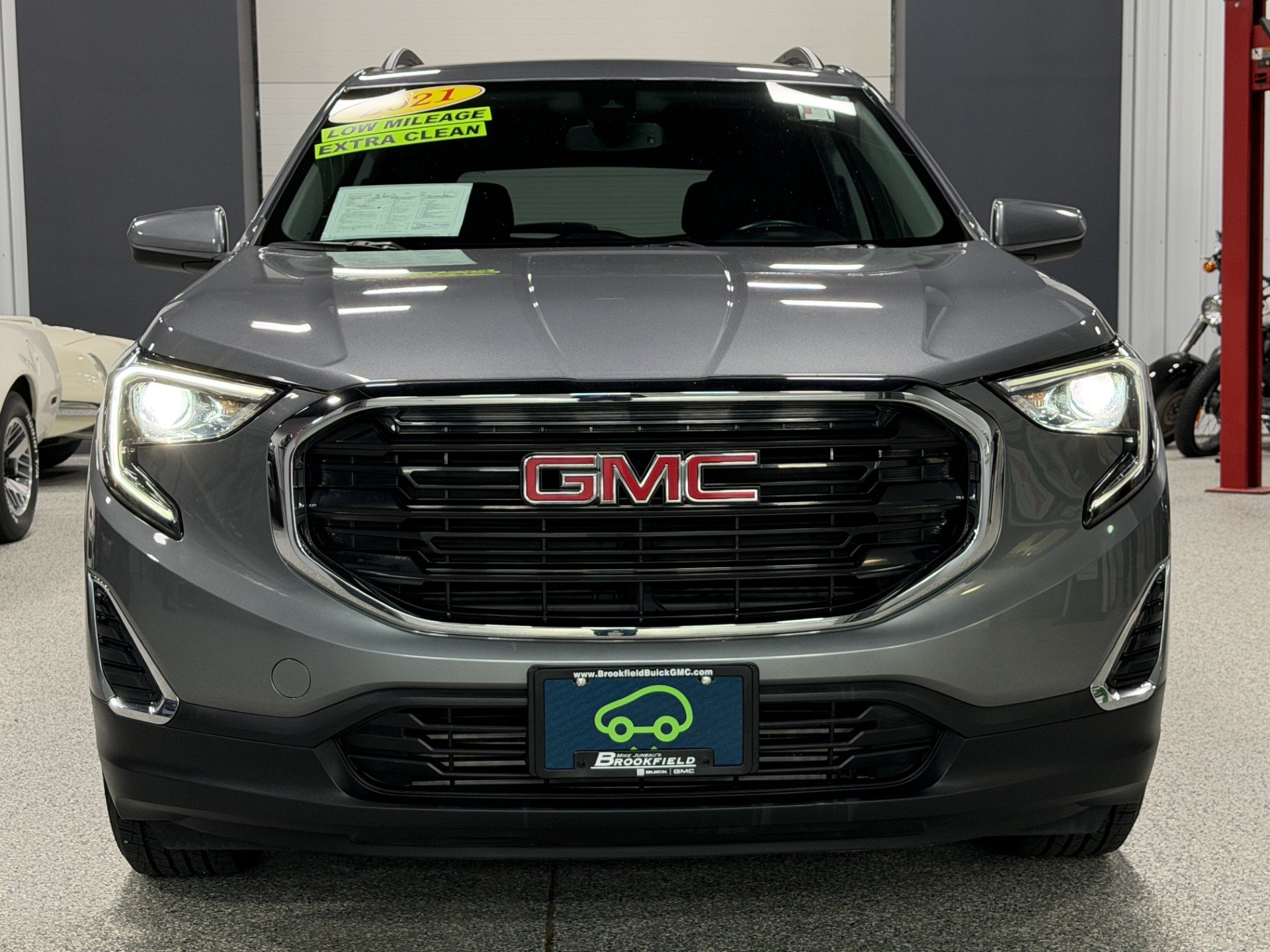 Certified 2021 GMC Terrain SLE w/ Driver Convenience Package FWD image 6