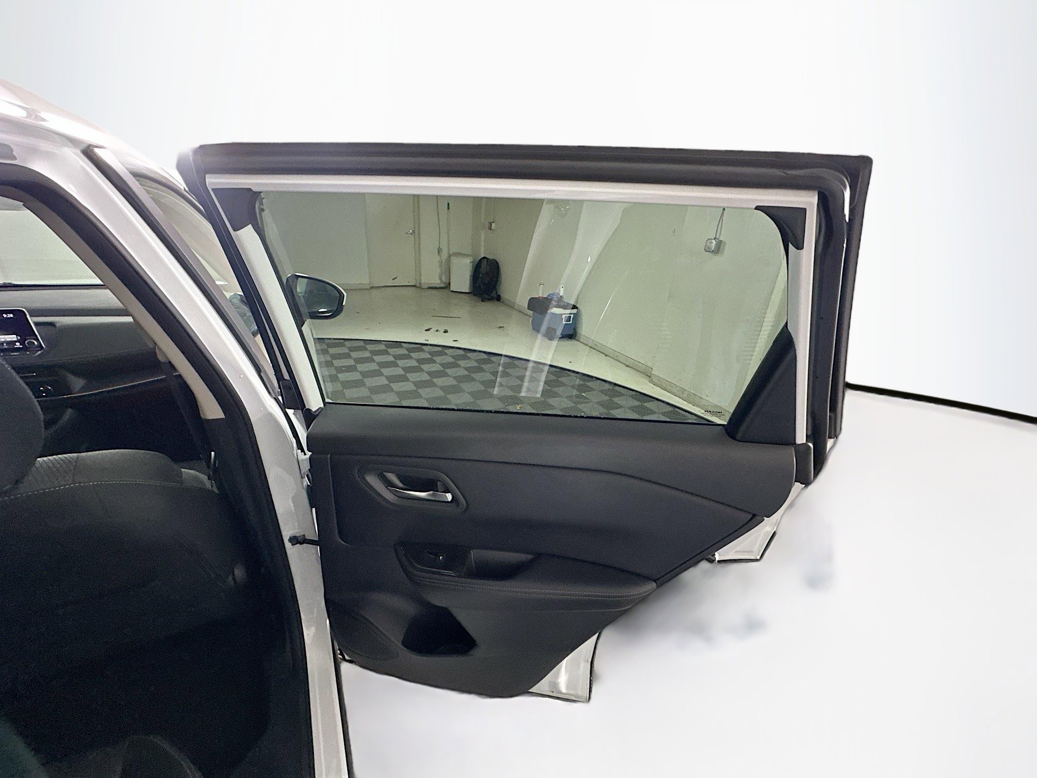 Used 2025 Nissan Rogue SV image 29