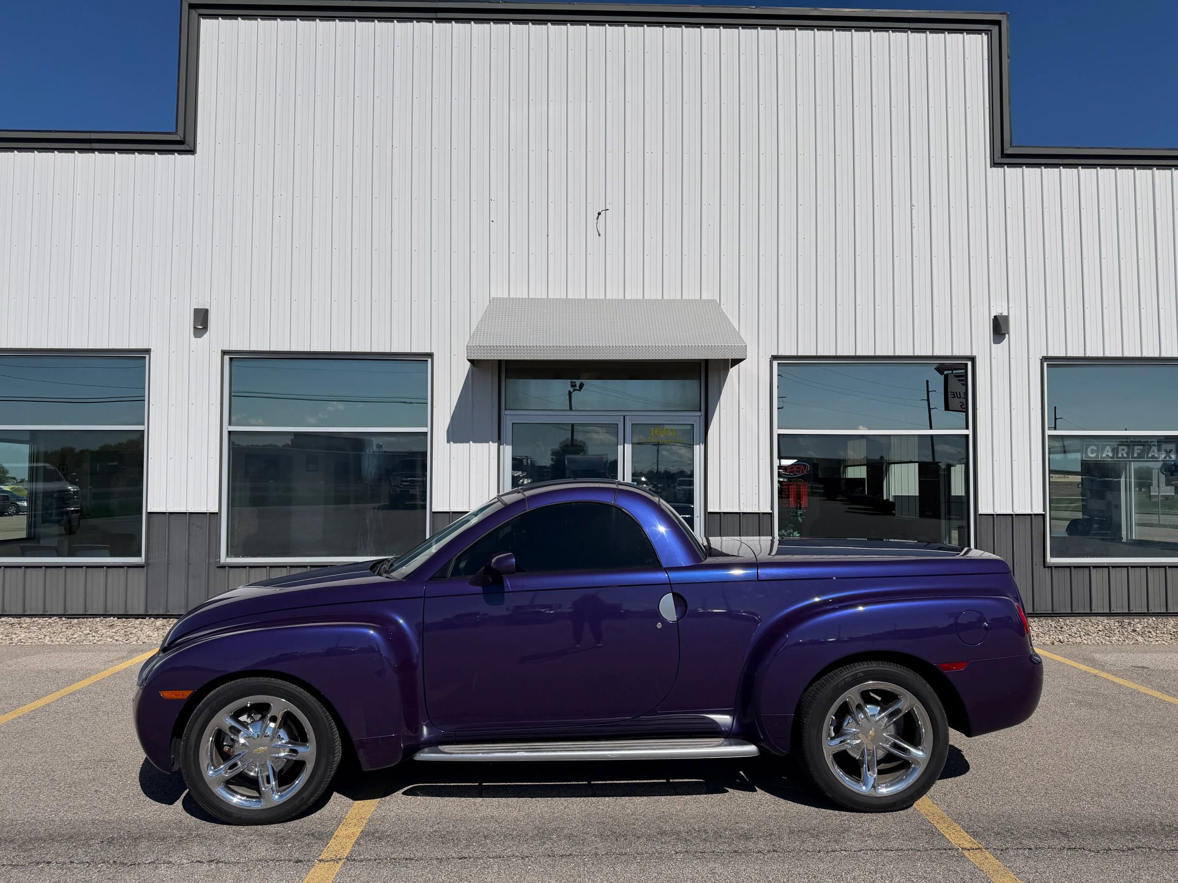 Used 2004 Chevrolet SSR w/ Preferred Equipment Group RWD image 1