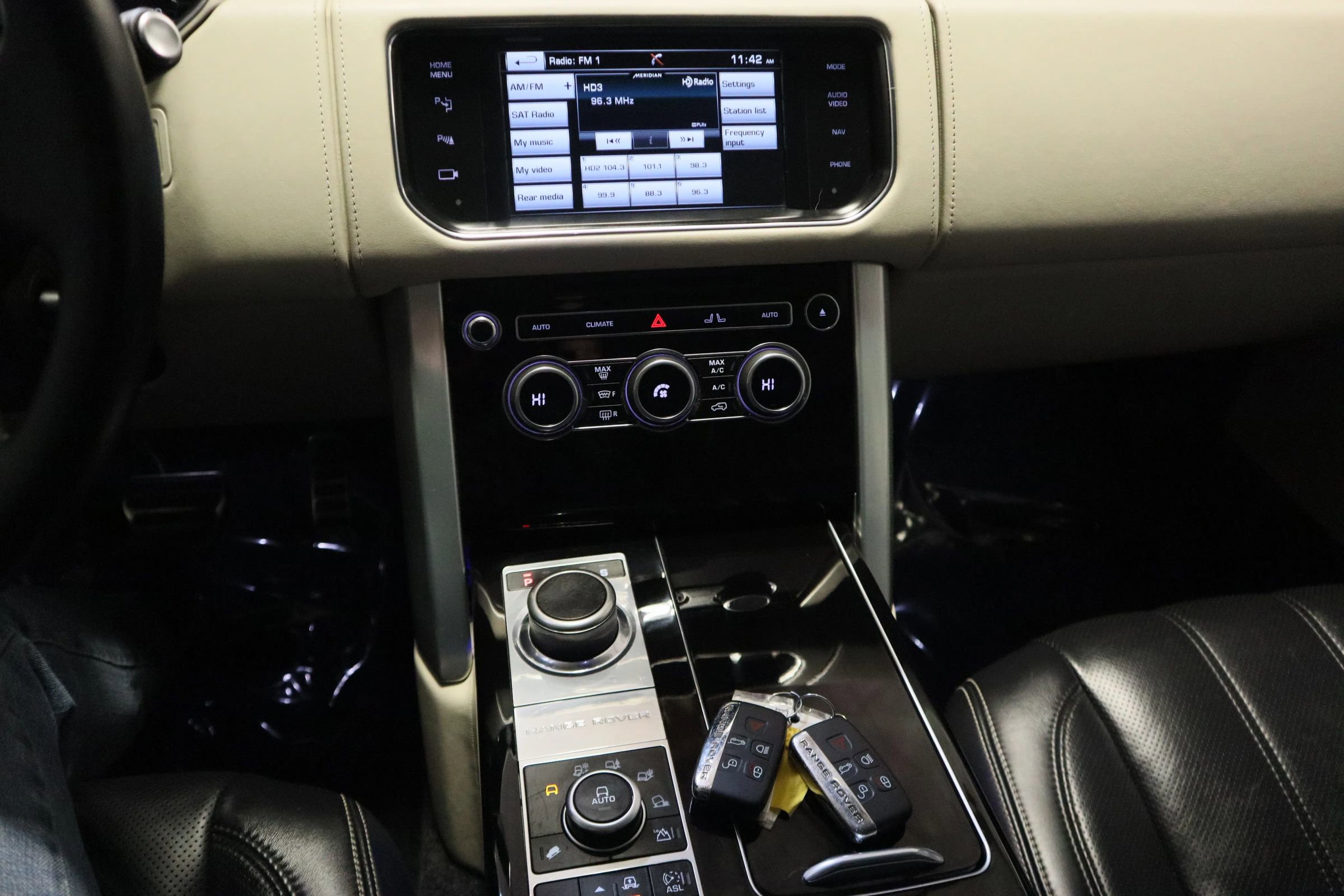 Used 2015 Land Rover Range Rover Autobiography image 15