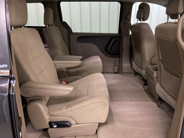 Used 2014 Chrysler Town & Country Touring FWD image 19